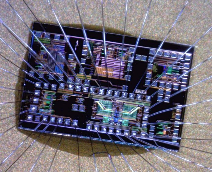 Il chip ottico che indirizza i dati della banda larga